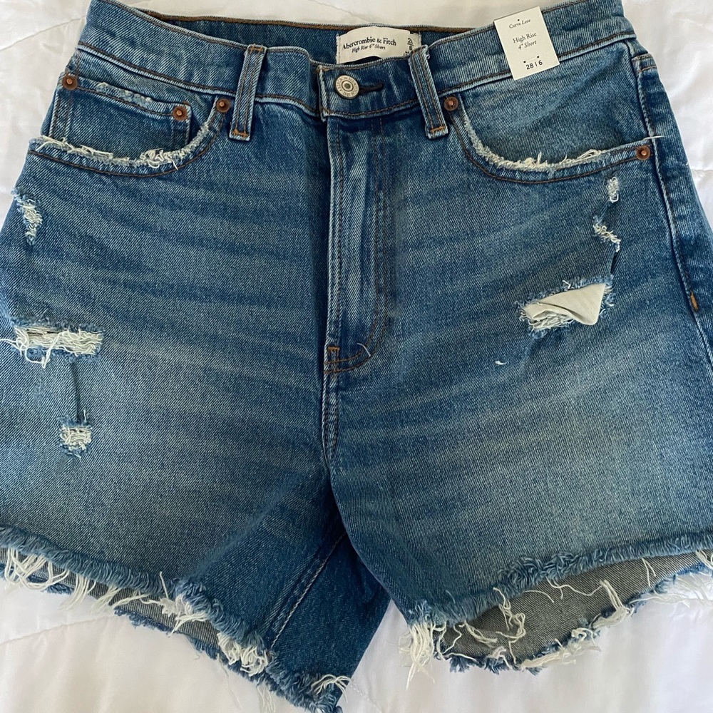 Abercrombie & Fitch Curve Love High Rise 4” Short